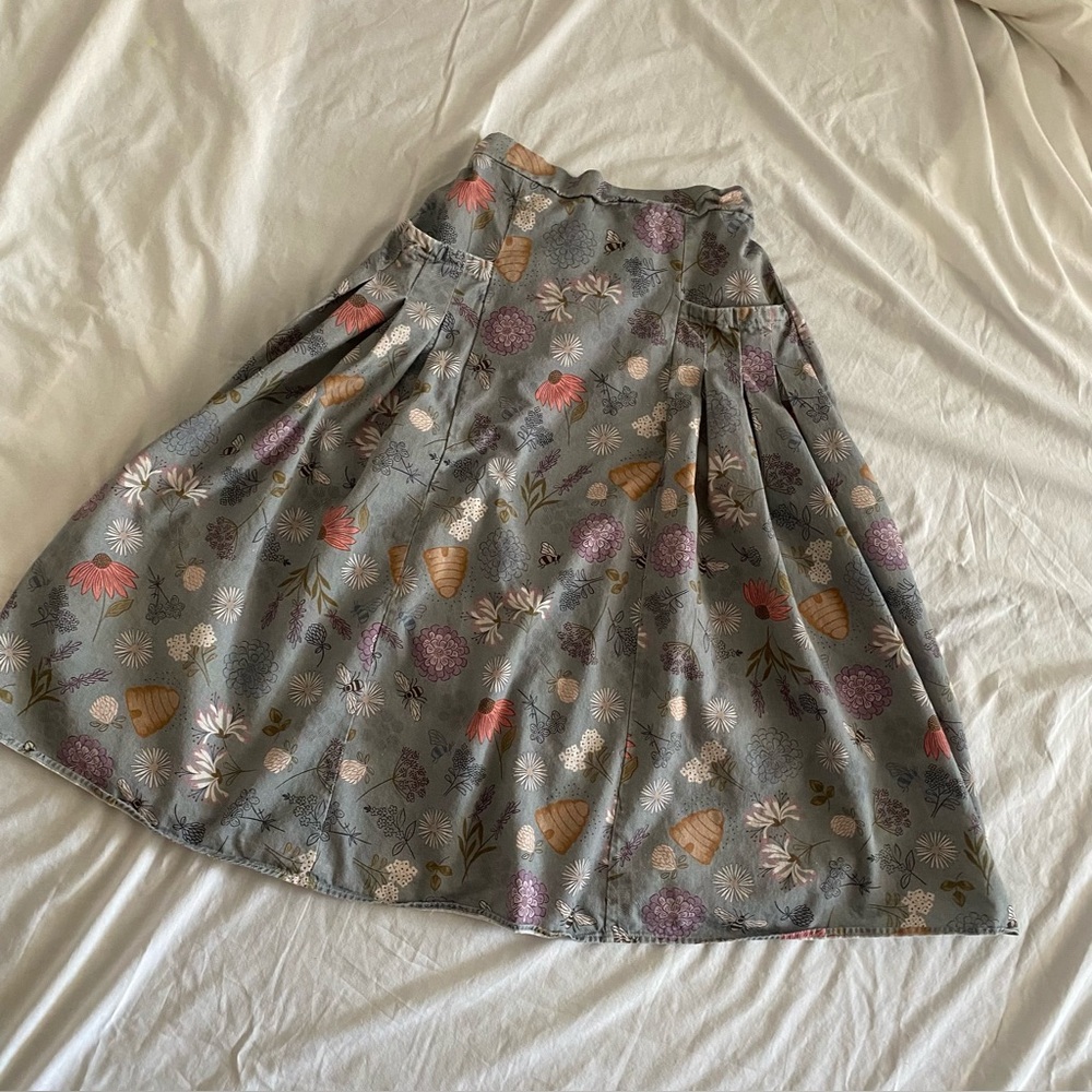 Woman’s A-line Cottagecore midi pleated skirt